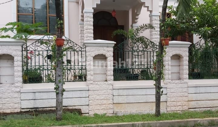 Rumah Indah di Lingkungan Asri