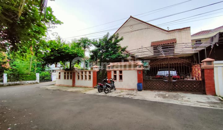 Rumah Hoek di Kawasan Cipete. Lokasi Dekat Jl. Raya Fatmawati, Sangat Cocok untuk Hunian.