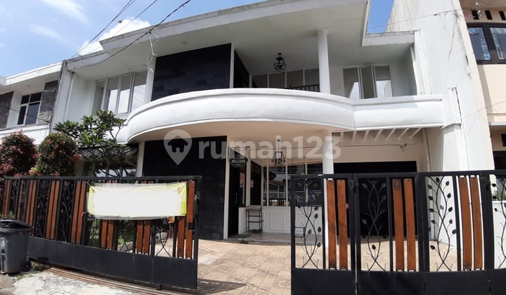 Rumah Lux Sayap Pasteur, Guess House