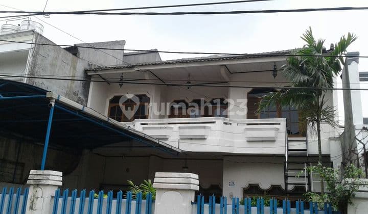 Rumah nyaman daerah Tebet ( Lp )