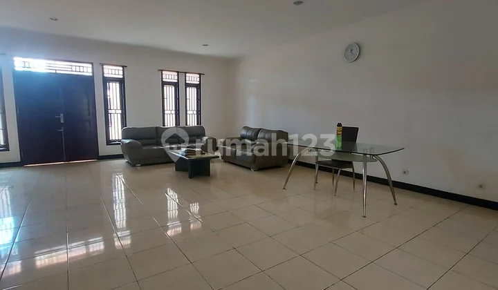 Rumah dan Tempat Usaha Dekat Feslink