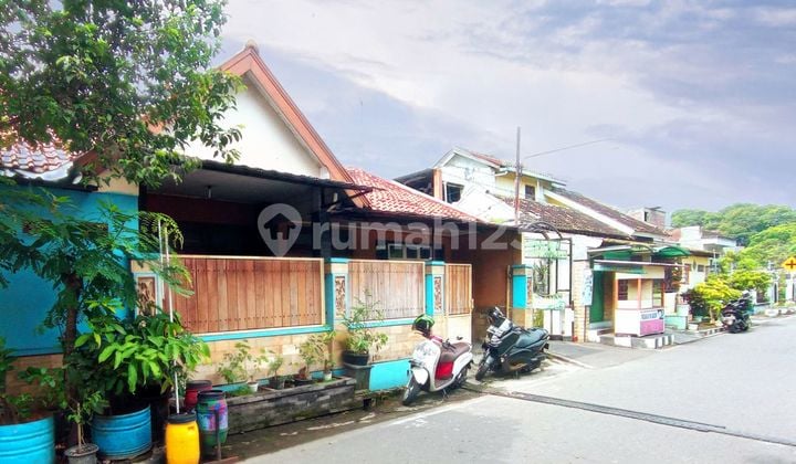Rumah second siap huni di dekat jalan raya joyotakan serengan Solo