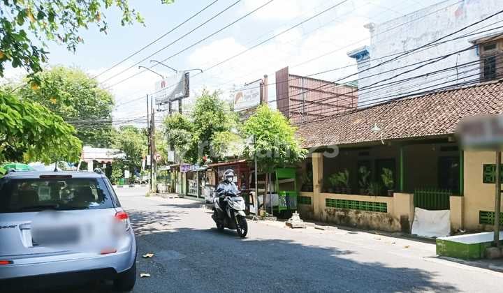 Dijual Rumah Hook Pinggir Jl Jogja Solo Depan Bandara Adisucipto.