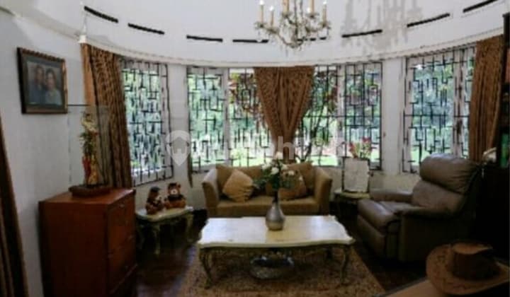 Rumah Untuk Segala Usaha Berhalaman Luas Di Sayap Dago