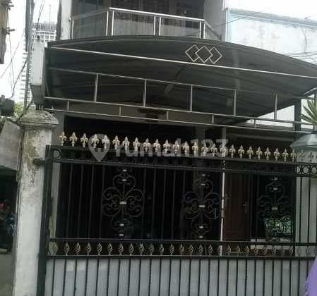 Jual Cepat Dua Unit Rumah + Kos Bersebelahan di kebon Kacang Tanah Abang Jakarta Pusat