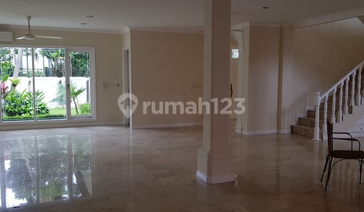 Bright, Modern and stylish house in Kebayoran Baru