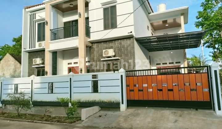 Rumah cantik di Telaga Kahuripan Parung Bogor