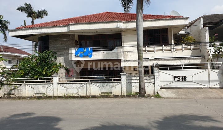 Rumah Boulevard Lokasi Bagus di Green Garden Jakarta Barat
