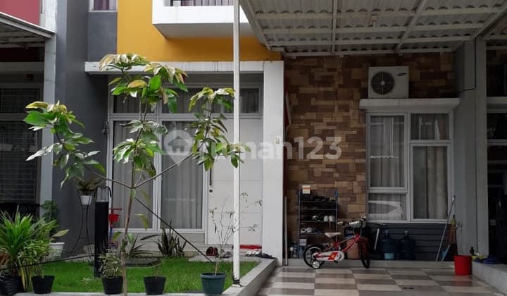 Rumah Cantik 2 lantai di metlend Menteng Jakarta Timur