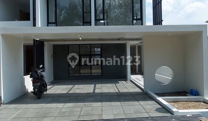 RUMAH MEWAH LINGKUNGAN EKSKLUSIF DAN RAPIH DI SETIABUDI BANDUNG