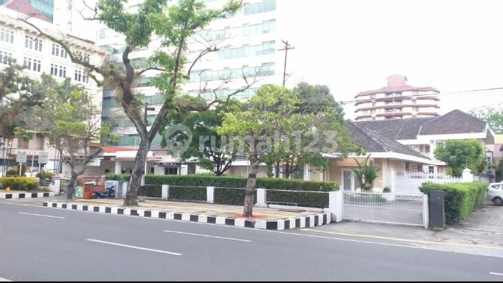 Dijual Rumah siap huni jl.Diponegoro dekat hotel,Medan-R-0312