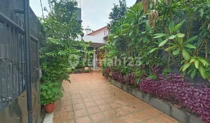 Nice, comfortable, and serene house in Pondok Ranji.