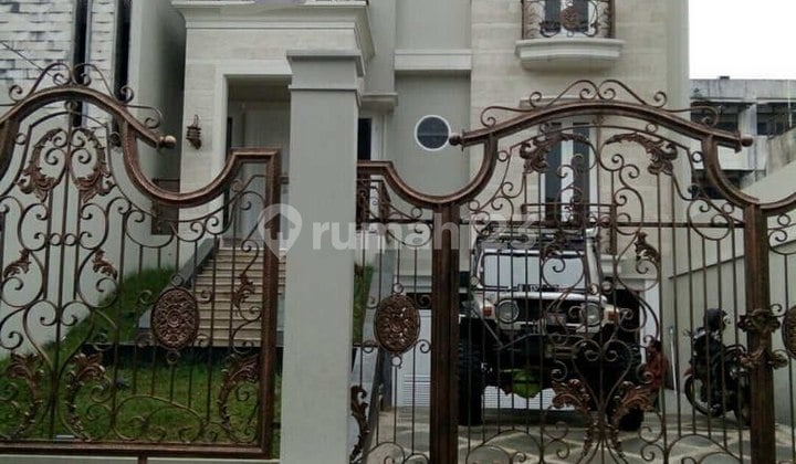 Rumah Mewa Di Otista Jakarta Timur Ada Private Pool. Aq