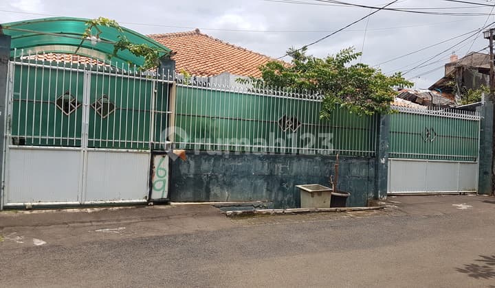 Rumah di Kemanggisan, lokasi strategis