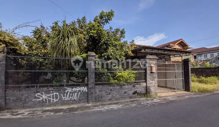 Dijual Rumah dengan Halaman Luas di Dekat Kampus Isi Sewon Jogja.