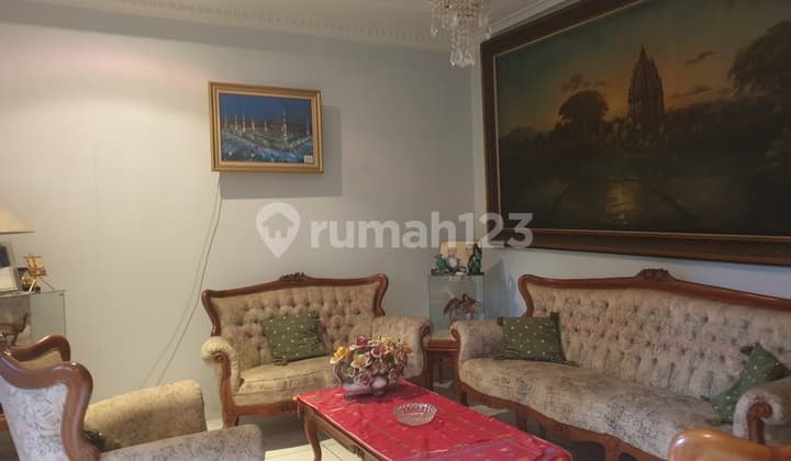Rumah Lama Terawat Di Gerlong