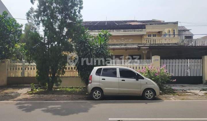 Selling Strategic House in Sumur Batu