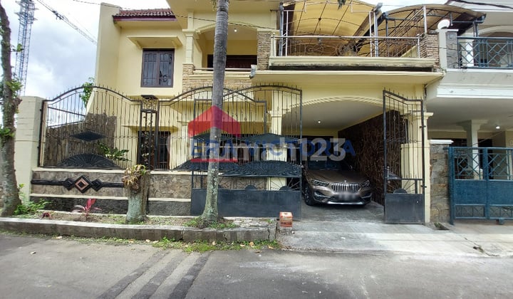 Disewakan Rumah Besar Cantik di Jl. Bunga2 SOEHAT