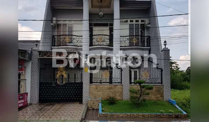 Classic Luxurious House Diraya Kahuripan Nirwana Sidoarjo