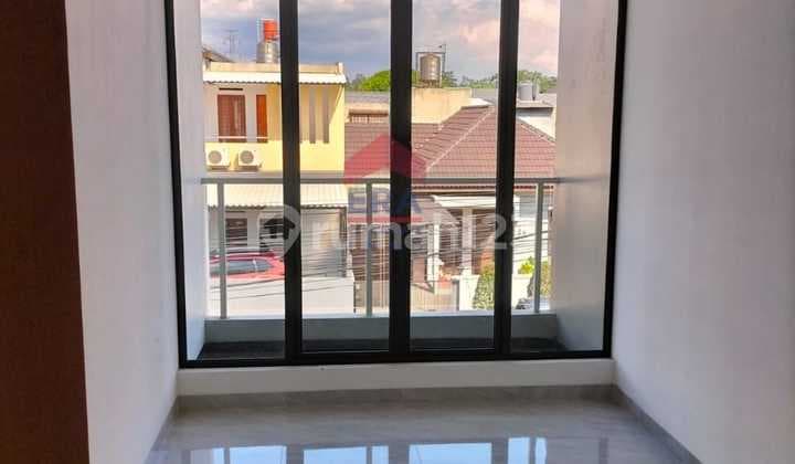 Rumah Baru Mekar Wangi Jalan Lebar Pencahayaan Terang