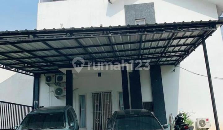 Dijual cepat rumah siap huni 3lantai bagus lokasi dekat toll hadap selatan