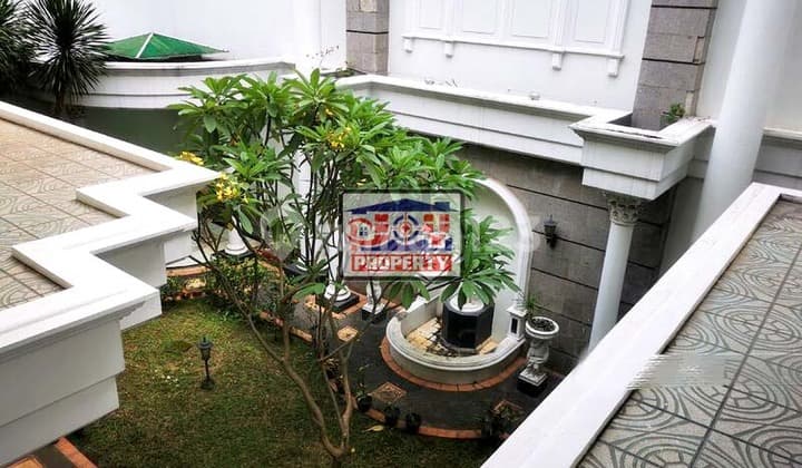 Rumah Mewah Taman Kebon Jeruk Intercon Jakarta Barat