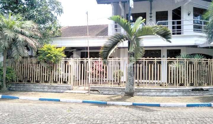 Rumah Araya 2 .Lantai Dekat Plaza Araya dan Superindo Row Jalan Lebar