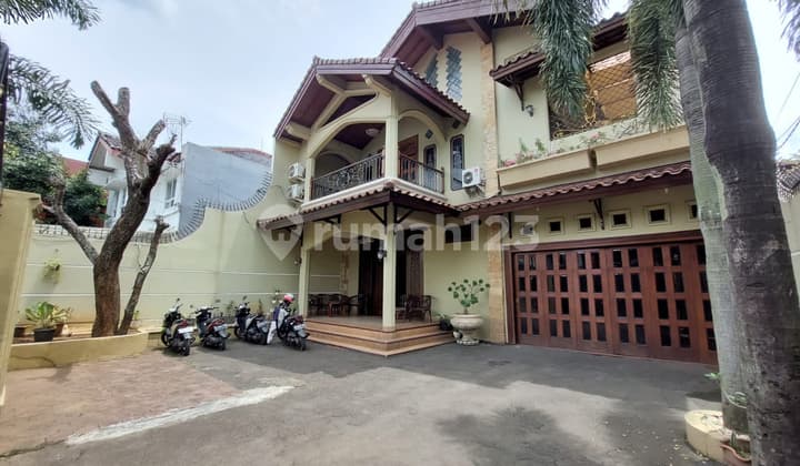 Rumah Ful Aksen Aksen Jati Di Jakarta Timur