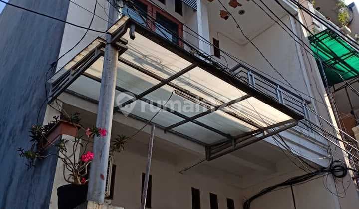 Dijual Rumah 2,5 lantai Siap Huni