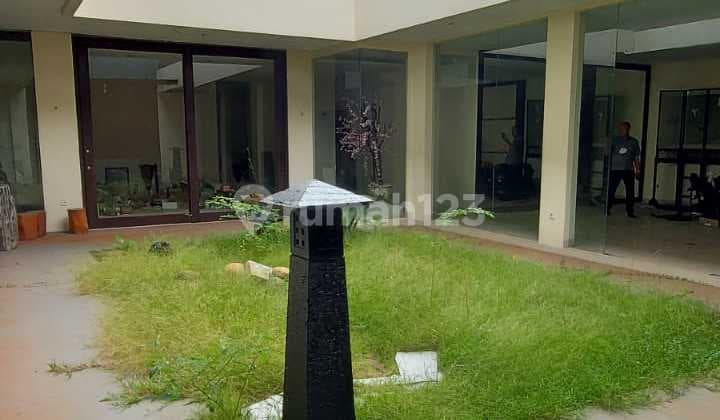 Rumah Modern Dan Luas, Siap Huni di Tosiga, Kemanggisan, Jakarta