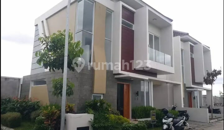 Rumah Mewah 2Lt Cluster One Gate Dekat Pintu Tol