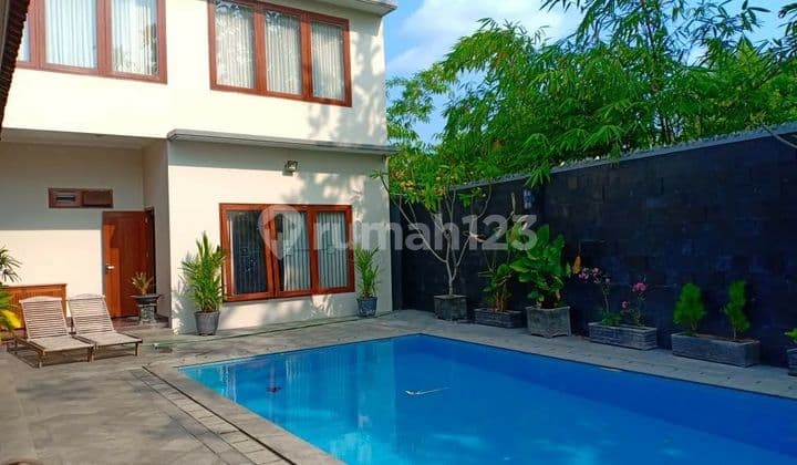 Rumah Mewah Kolam Renang