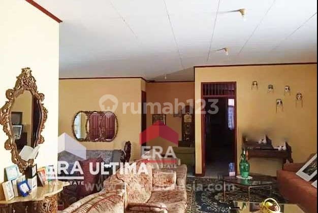 Rumah Besar Lingkungan Sejuk di Dago