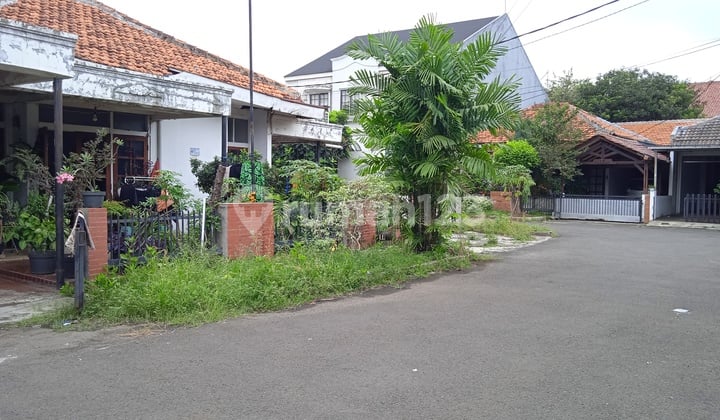 Lokasi strategis dalam komplek nyaman dan tenang