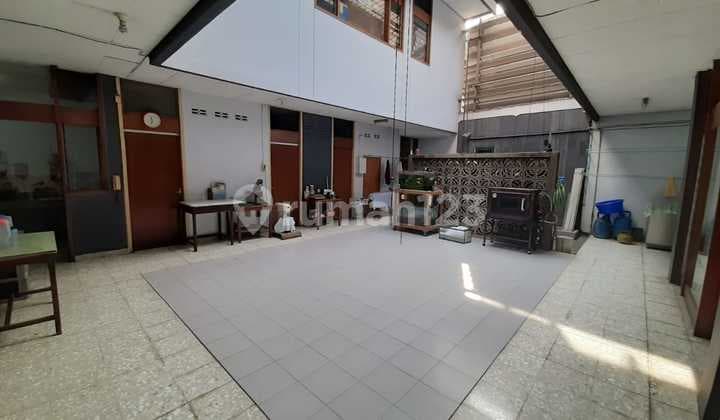 Rumah bergaya heritage ditengah kota