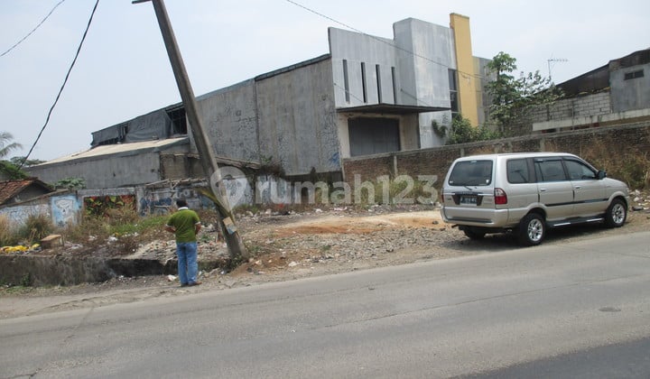 Land by the side of a major highway is very suitable for business premises. Land by the side of a major highway is very suitable for business premises.