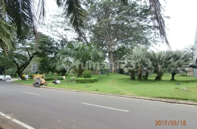 Commercial land in tourist city