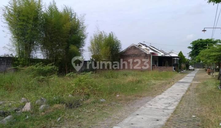 Tanah kavling di lingkungan perumahan di kartasura