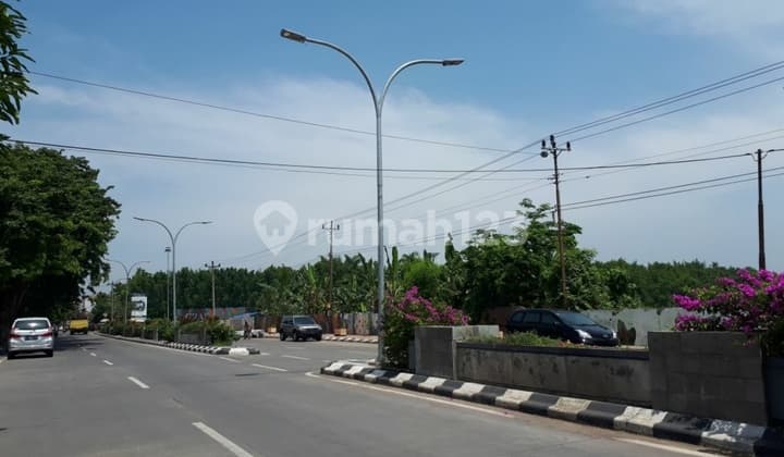 Tanah Besar untuk Usaha