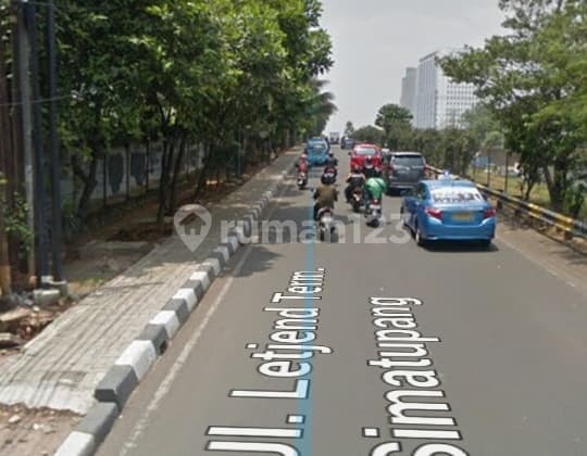 Lokasi strategis Akses Mudah