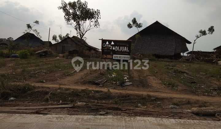 Tanah Belakang Hotel Arisu