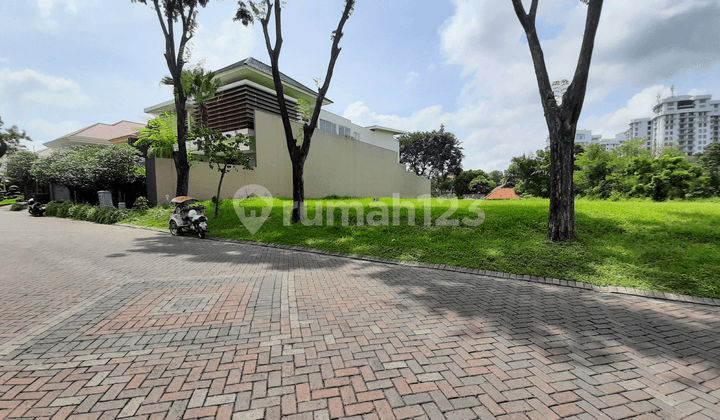 Graha Famili Golf View Row 4 Mobil