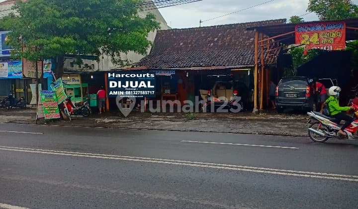 Tanah Bonus Bangunan Rumah Kuno di Jalan Besar Colomadu Solo