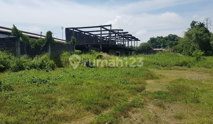 The land has been filled and is ready for industrial/warehouse construction.