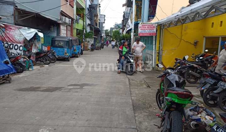 Busy Location in Kalianyar, Jembatan Besi, Roxy, Grogol