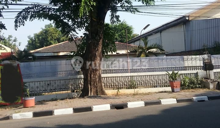 Tanah di pinggir jalan besar di Rawamangun, Jakarta Timur