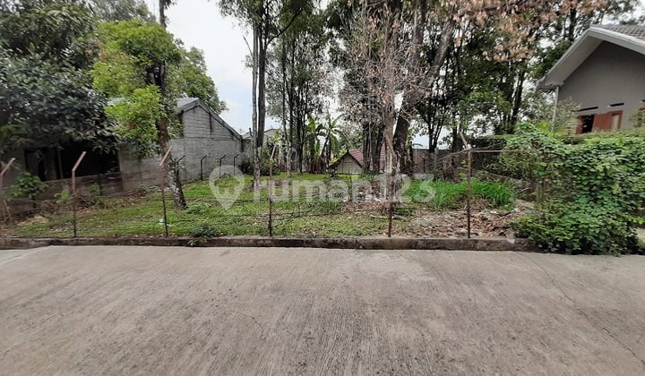 Tanah Di Ujung Berung