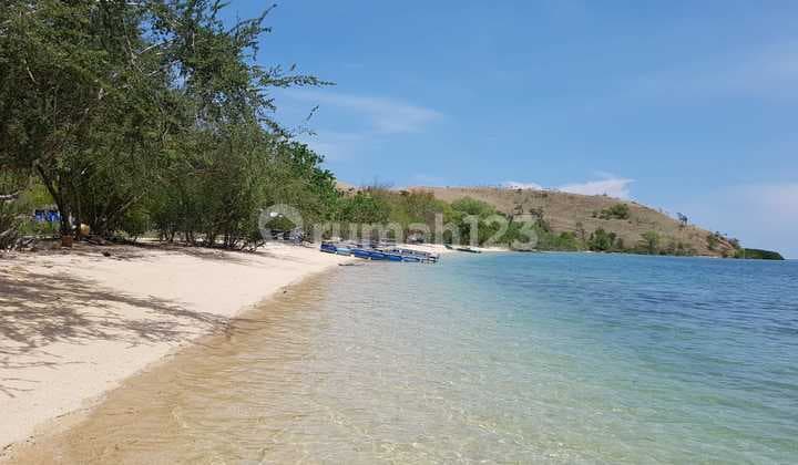 Absolute Beachfront 140.000m2 FREEHOLD Land at Labuan Bajo, Flores