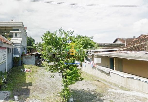 Land ready for building, location near the airport.