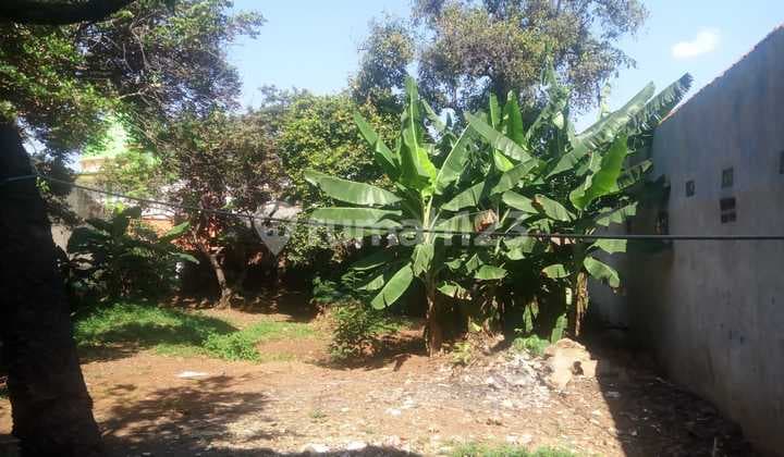 land along with a kiosk and a rental property in Bulak Kapal, East Bekasi.